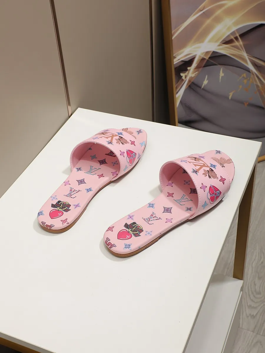 👟👟Ex-factory price 320👟👟 LV’s new flat-low flip-flops, 5D printed jade rabbit pattern, cowhide surface and sheepskin lining, genuine leather bottom imported from Italy, size 35-41